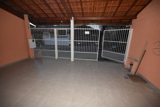 Garagem de casa à venda com 3 quartos, 120m² em Parque Residencial Almerinda Chaves, Jundiaí