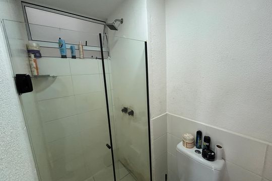Banheiro de apartamento para alugar com 2 quartos, 41m² em Guadalupe, Rio de Janeiro
