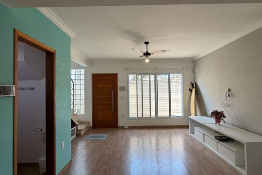 Sala de casa para alugar com 2 quartos, 120m² em Embaré, Santos