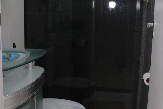 Banheiro  de apartamento à venda com 2 quartos, 54m² em Vila Raquel, São Paulo