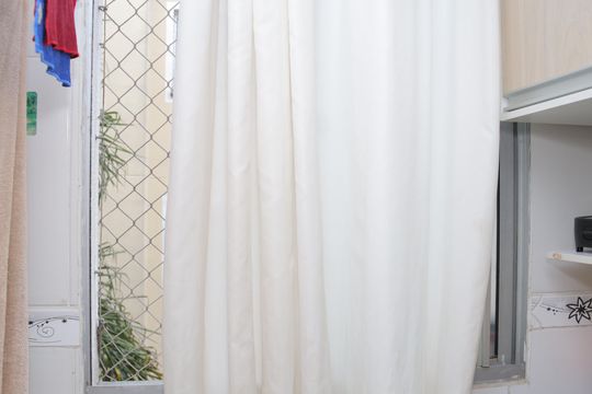 Janela da área de serviço  de apartamento à venda com 2 quartos, 54m² em Vila Raquel, São Paulo