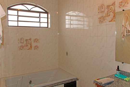 Casa à venda com 3 quartos, 212m² em Jardim Italia, Vinhedo