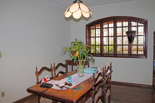 Casa à venda com 3 quartos, 212m² em Jardim Italia, Vinhedo