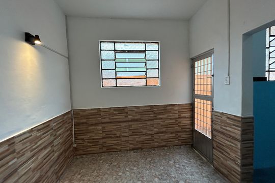 Sala de casa para alugar com 1 quarto, 50m² em Bento Ribeiro, Rio de Janeiro
