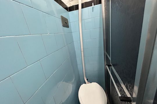 Banheiro de casa para alugar com 1 quarto, 50m² em Bento Ribeiro, Rio de Janeiro