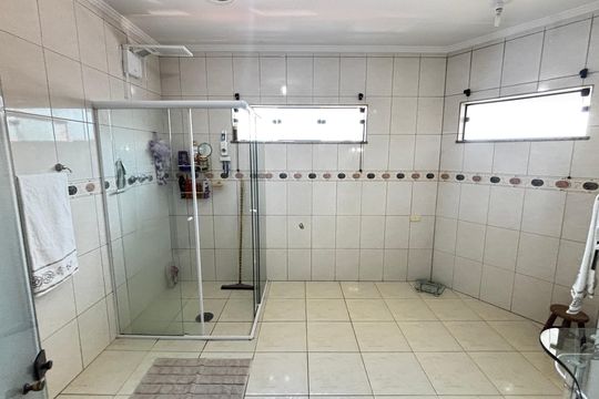 Banheiro da Suíte de casa para alugar com 4 quartos, 280m² em Jardim Ipanema, Santo André