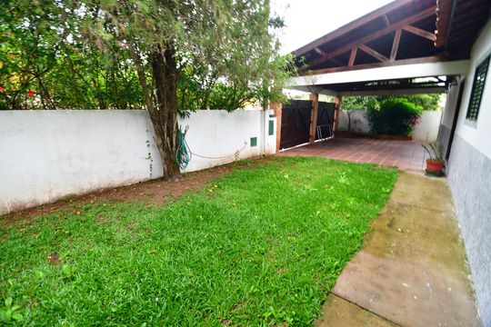 Jardim / Garagem de casa para alugar com 6 quartos, 360m² em Recanto dos Dourados, Campinas