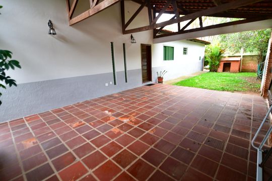 Garagem de casa para alugar com 6 quartos, 360m² em Recanto dos Dourados, Campinas
