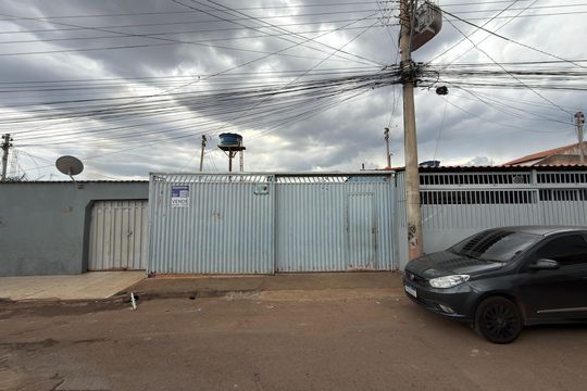 Casa à venda com 3 quartos, 200m² em Qr 421, Brasília