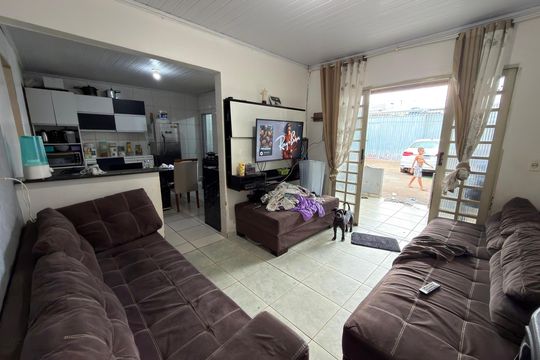 Casa à venda com 3 quartos, 200m² em Qr 421, Brasília