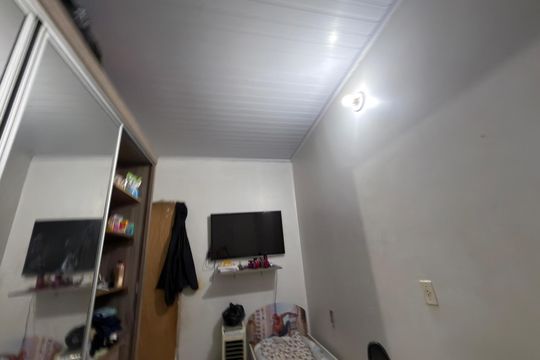 Casa à venda com 3 quartos, 200m² em Qr 421, Brasília