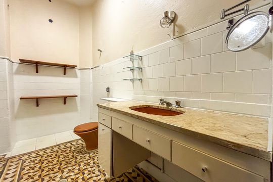 Banheiro de apartamento para alugar com 1 quarto, 90m² em Pinheiros, São Paulo