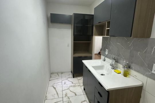 Cozinha de apartamento para alugar com 2 quartos, 45m² em Petrópolis, Cotia