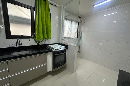 Cozinha de apartamento para alugar com 2 quartos, 64m² em Itararé, São Vicente