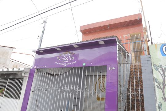 Fachada de casa à venda com 1 quarto, 130m² em Vila Nitro Operaria, São Paulo