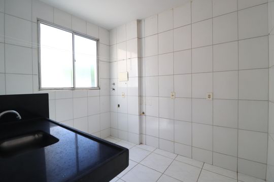 Cozinha de apartamento para alugar com 2 quartos, 45m² em Jaraguá, Uberlândia