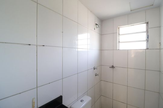 Banheiro Social de apartamento para alugar com 2 quartos, 45m² em Jaraguá, Uberlândia