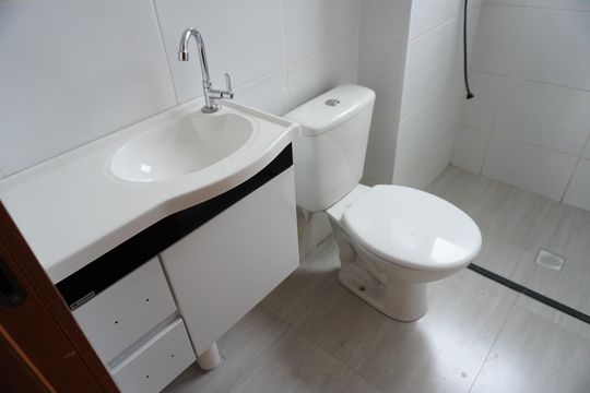Banheiro de apartamento à venda com 2 quartos, 44m² em Morada do Sol, Americana