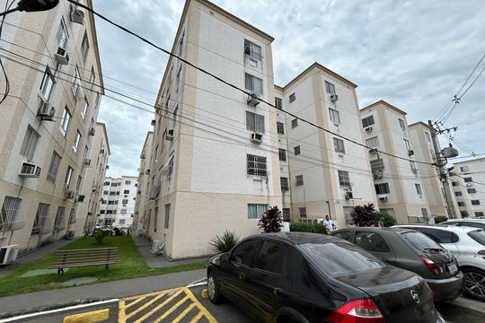 Fachada do bloco de apartamento para alugar com 2 quartos, 43m² em Bonsucesso, Rio de Janeiro