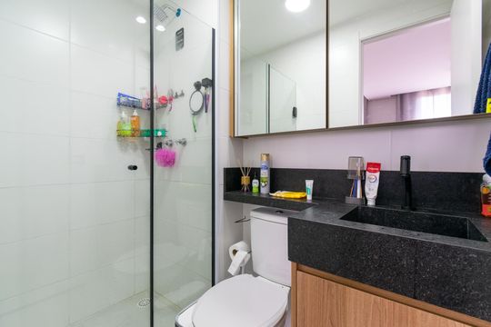 Banheiro de apartamento à venda com 1 quarto, 38m² em Vila Mira, São Paulo
