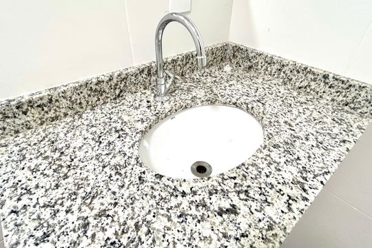 Banheiro de apartamento para alugar com 2 quartos, 45m² em Vila Galvão, Guarulhos