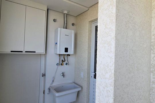 Varanda da Sala e Area de Serviço  de apartamento para alugar com 2 quartos, 45m² em Vila Galvão, Guarulhos
