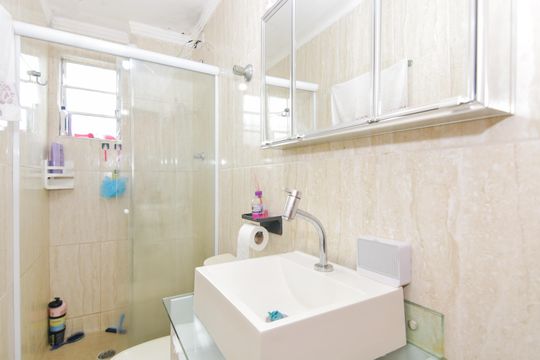 Banheiro de apartamento à venda com 2 quartos, 58m² em Jardim Leda, Guarulhos