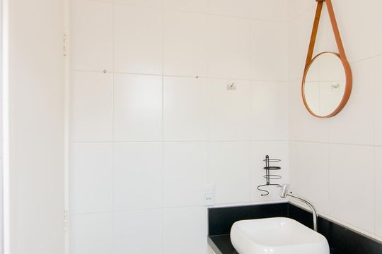 Banheiro da Suíte de apartamento para alugar com 2 quartos, 58m² em Jardim Flor da Montanha, Guarulhos