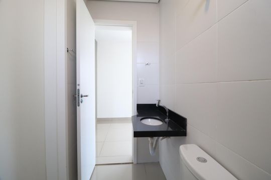 Banheiro Social de apartamento para alugar com 2 quartos, 55m² em Nova Uberlândia, Uberlândia