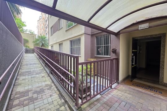 Fachada do bloco de apartamento à venda com 3 quartos, 124m² em Parque Sao Vicente, Santo André