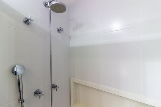 Banheiro de apartamento à venda com 2 quartos, 68m² em Pinheiros, São Paulo