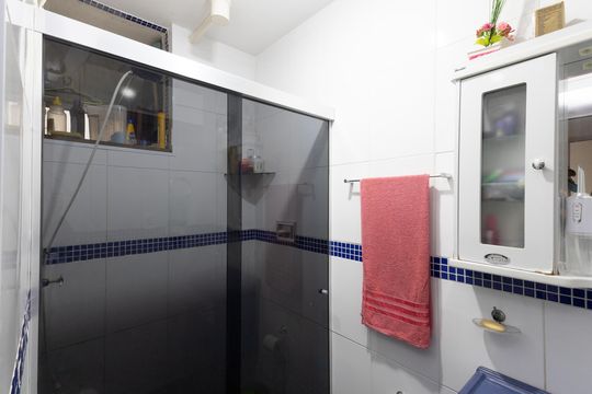 Banheiro  de apartamento à venda com 2 quartos, 46m² em Vila Nova Galvão, São Paulo