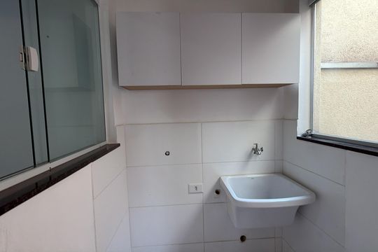 Área de Serviço de apartamento para alugar com 2 quartos, 45m² em Parque Sevilha, São Paulo