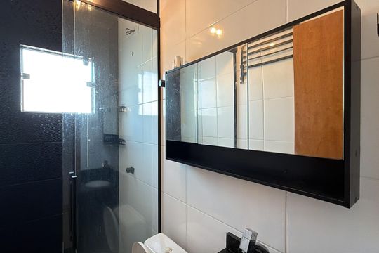 Banheiro de apartamento para alugar com 2 quartos, 45m² em Parque Sevilha, São Paulo