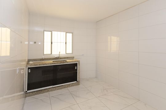 Cozinha  de casa para alugar com 2 quartos, 94m² em Associacao Sobradinho, São Paulo
