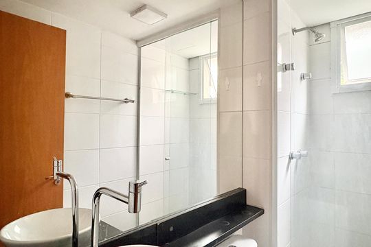 Banheiro de apartamento para alugar com 2 quartos, 42m² em Jardim Iris, São Paulo