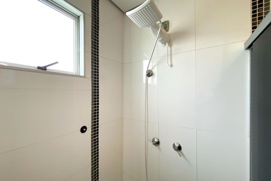 Banheiro de apartamento à venda com 4 quartos, 102m² em Santa Amelia, Belo Horizonte