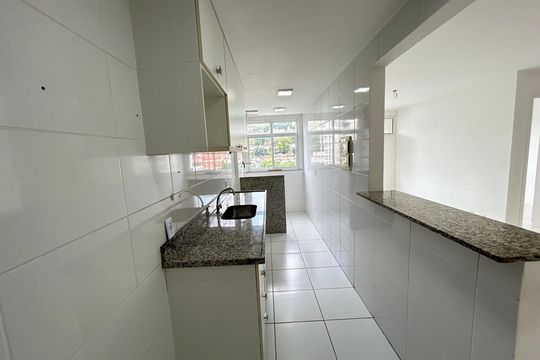 Cozinha de apartamento para alugar com 2 quartos, 62m² em Praça Seca, Rio de Janeiro