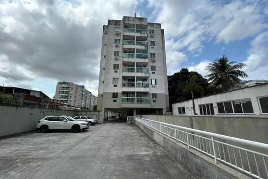 Fachada de apartamento para alugar com 2 quartos, 62m² em Praça Seca, Rio de Janeiro