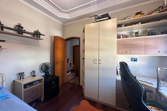 Quarto 1 de casa à venda com 3 quartos, 310m² em Jardim Belval, Barueri