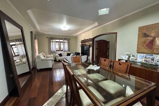 Casa à venda com 3 quartos, 310m² em Jardim Belval, Barueri