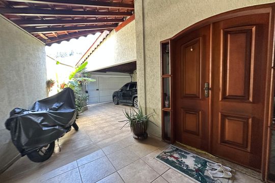 Quintal de casa à venda com 3 quartos, 310m² em Jardim Belval, Barueri