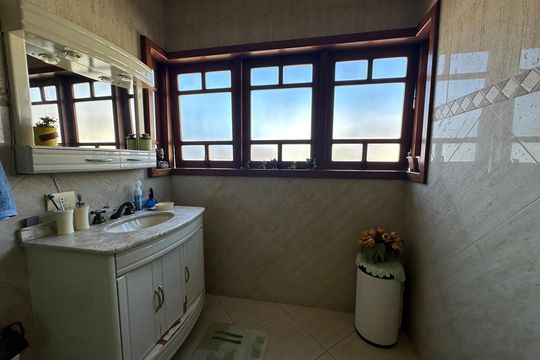 Banheiro Social de casa à venda com 3 quartos, 310m² em Jardim Belval, Barueri