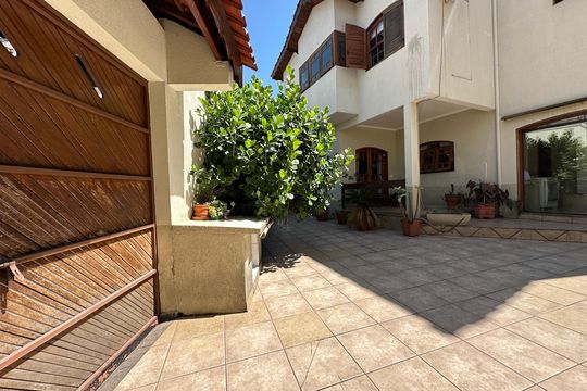 Garagem de casa à venda com 3 quartos, 310m² em Jardim Belval, Barueri