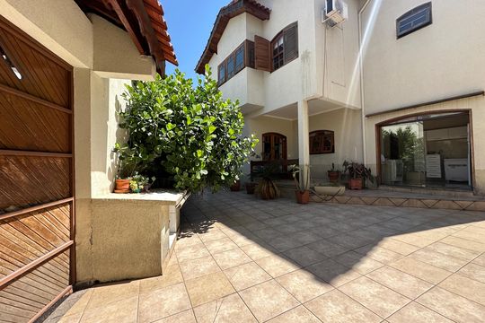 Garagem de casa à venda com 3 quartos, 310m² em Jardim Belval, Barueri