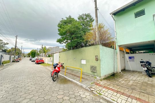 Vista da Rua de apartamento para alugar com 1 quarto, 35m² em São João do Rio Vermelho, Florianópolis