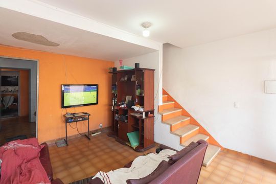 Sala de casa à venda com 2 quartos, 104m² em Parque Edu Chaves, São Paulo