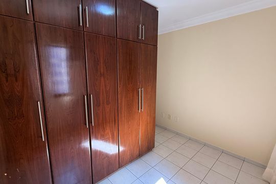 Quarto de apartamento à venda com 3 quartos, 138m² em Setor Bueno, Goiânia
