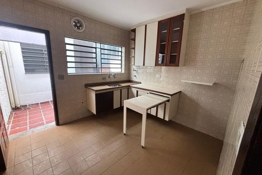 Cozinha de casa de condomínio para alugar com 2 quartos, 76m² em Jardim Guarau, São Paulo