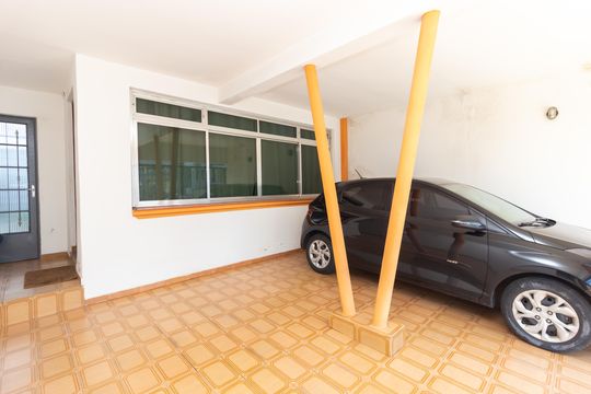 Garagem de casa à venda com 4 quartos, 194m² em Vila Pedroso, São Paulo
